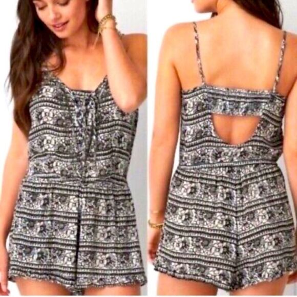 American Eagle Outfitters Boho Floral Beaded Sleeveless Pockets Summer Romper - Picture 1 of 16